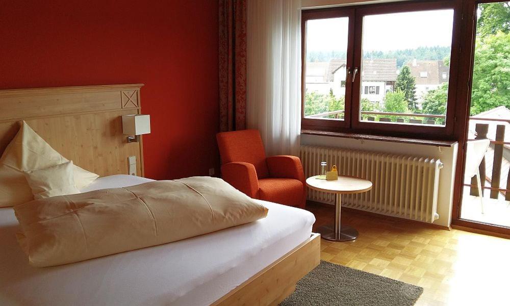 Hotel & Restaurant Krone Waldbronn Exterior foto